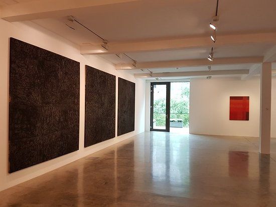 Parasol unit foundation for contemporary art