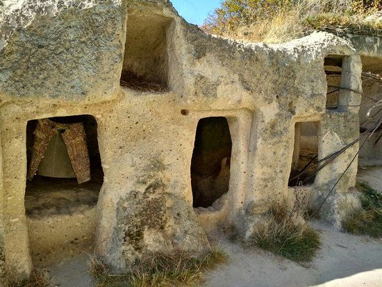 Noszvaj barlanglakasok