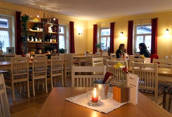 Heckenwirtschaft im Weingut Galena