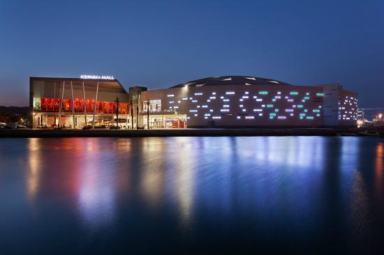 Lodowisko i centrum handlowe Ice Mall