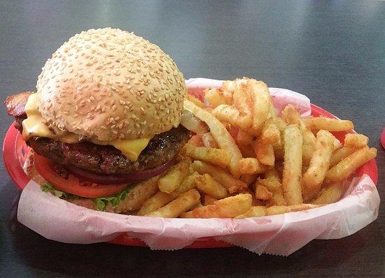 Pearl's Deluxe Burgers