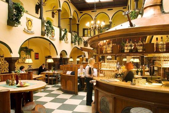 Arkadenhof Gaststatte Schwarzer Adler