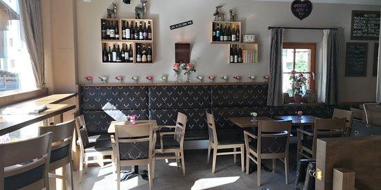 Bar Heidi Wine Beer & Friends