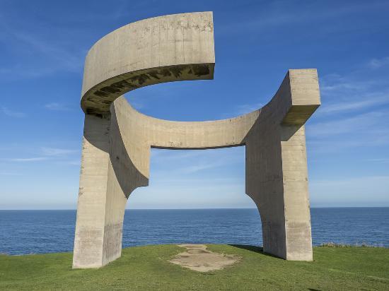 Rzeźba Elogio del Horizonte