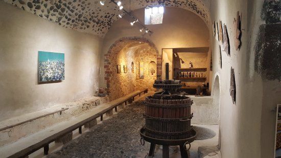 Muzeum - winiarnia Art Space