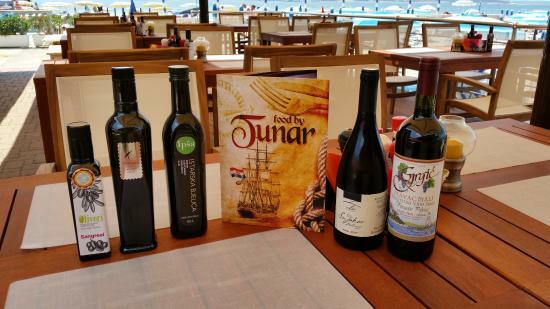 Tunar Beach & Bar & Bistro